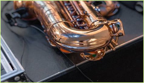 Uncover The Mystery: Is Renowned Saxophonist Ronnie Laws Hitched?